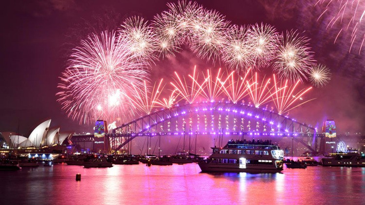 Năm nay Australia vẫn bắn pháo hoa, dù vừa xảy ra hỏa hoạn. Ảnh: CNN.