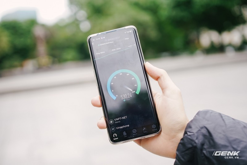 VinaPhone phát sóng 5G tại phố đi bộ Hoàn Kiếm: Tốc độ tối đa đạt 1.3Gbps, tải PUBG Mobile chỉ mất 30 giây - Ảnh 3.