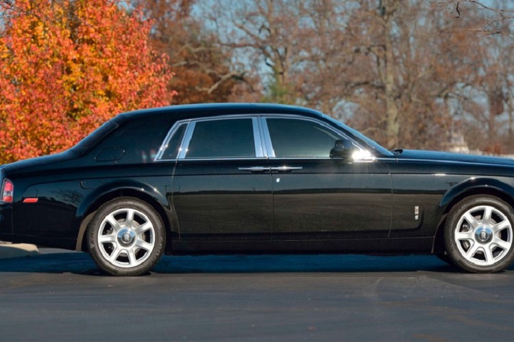 Rolls-Royce Phantom cua ong Donald Trump khoang 300.000 USD-Hinh-2