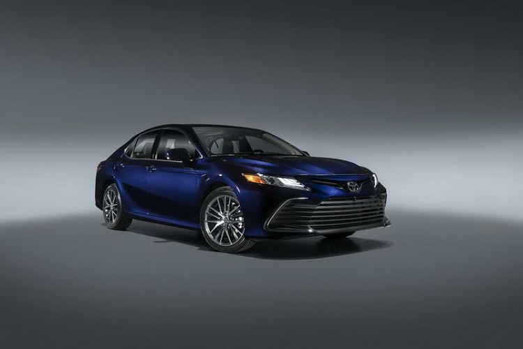 Toyota Camry 2021 lo dien, se ve Viet Nam trong vai thang toi