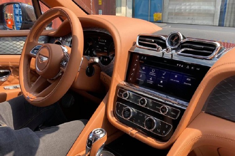 Bentley Bentayga V8 2021 ca chuc ty dong 