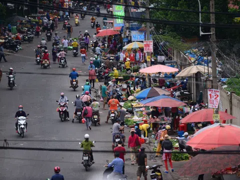 TP.HCM: Mẹ con bà bán trái cây ở cổng Công ty PouYuen dương tính COVID-19