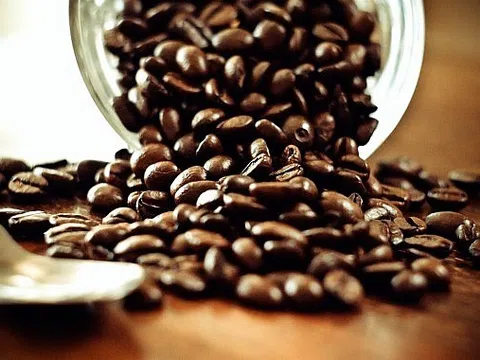 Giá cà phê hôm nay 18/8: Arabica rớt giá thảm, 'bóng ma Delta' ám thị trường tiêu thụ