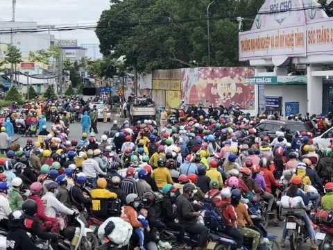 Cả trăm F0 trong các đoàn người về quê tránh dịch