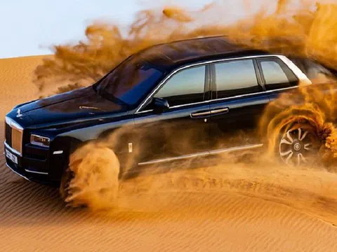 Rolls-Royce Cullinan chứng minh xe siêu sang không hề "kiểng"