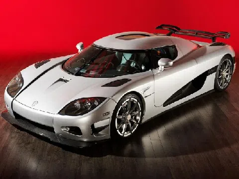 Koenigsegg CCXR Trevita dệt kim cương cho thuê hơn nửa tỷ/tháng