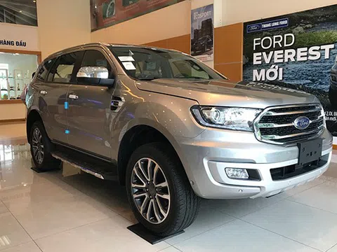 Ford Everest giảm trăm triệu đồng, “xả hàng” đón thế hệ mới