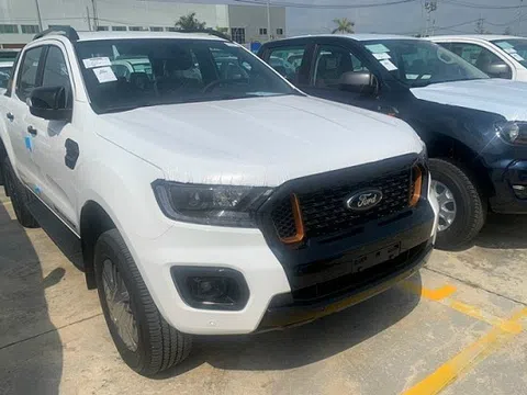 "Hàng nóng" Ford Ranger và Everest 2021 cập cảng Việt Nam