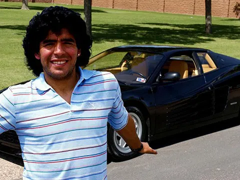 "Soi" siêu xe Ferrari Testarossa của cậu bé vàng Diego Maradona