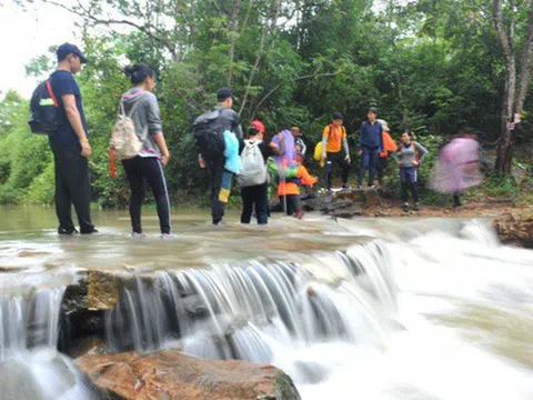 36 du khách TP.HCM mắc kẹt trên núi Tà Giang - Khánh Hoà