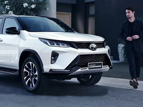 Toyota Fortuner 2021 facelift lộ biến thể trước ngày ra mắt