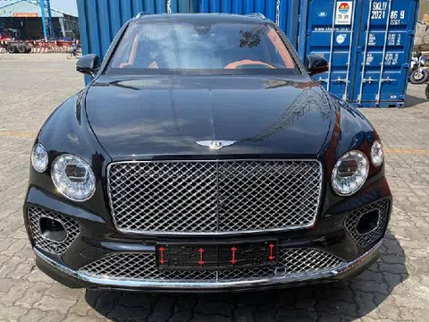 Bentley Bentayga V8 2021 cả chục tỷ đồng "cập bến" Việt Nam