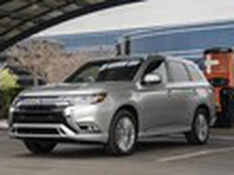 Mitsubishi Outlander PHEV 2021 mới ra mắt vẫn là thế hệ cũ?