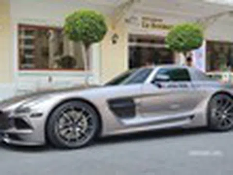 Siêu xe Mercedes-AMG SLS hơn 12 tỷ “thay áo” mới tại Sài Gòn