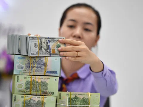 Giá USD ngân hàng tăng mạnh, vượt 24.300 đồng