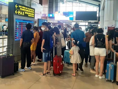 Từ 1/9: Chuyến bay bị delay 5 tiếng, khách hàng được hoàn tiền