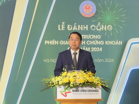 Đánh cồng khai trương phiên giao dịch chứng khoán đầu năm 2024