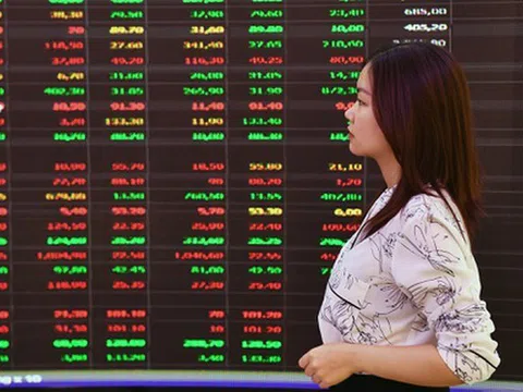 VN-Index kỳ vọng có thể vượt qua vùng kháng cự 1.350 điểm