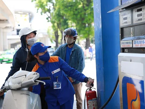 Giá xăng và gas lên cao, hàng ăn đồng loạt tăng giá