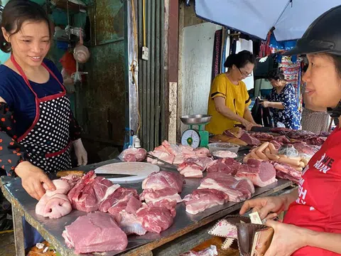 Giá thịt lợn lên 200 nghìn đồng/kg, cao chưa từng có