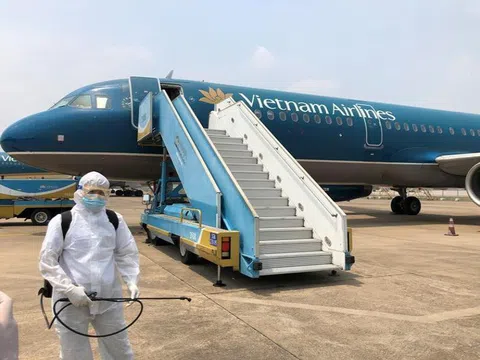 Hành khách châm lửa đốt khăn, máy bay Vietnam Airlines phải dừng khẩn cấp